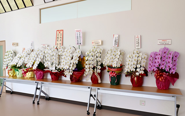 お取引先様、協力会社様よりお祝いの電報、お花